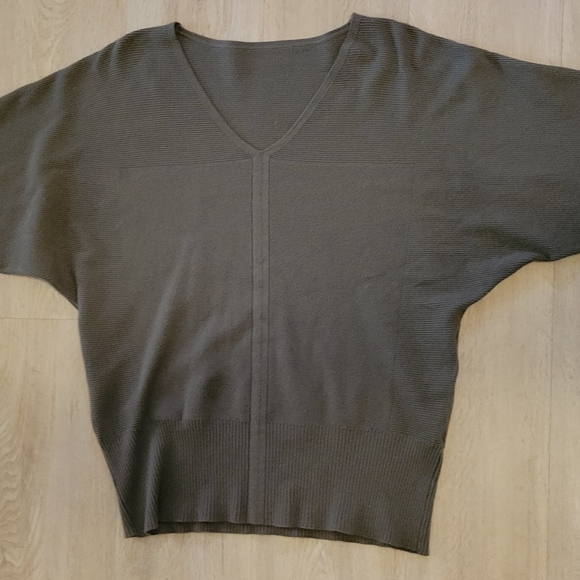 Women's Casual Pullover Sweater - Picture 4 of 4